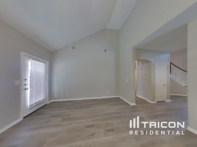 Building Photo - 511 Wolf Dr