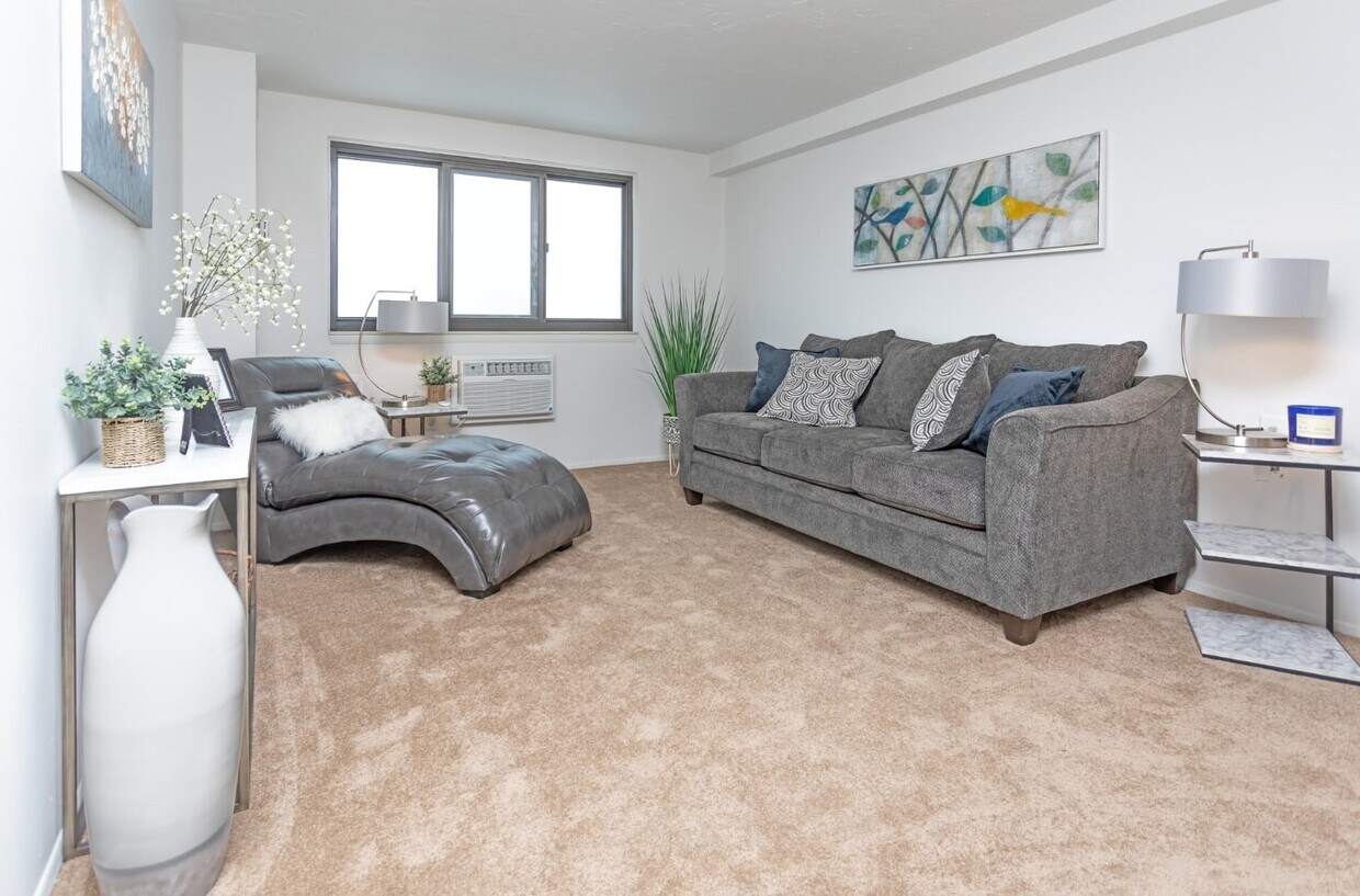 Foto del edificio - 7800 E Jefferson Ave