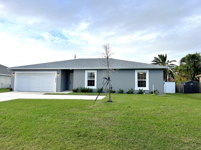 Foto del edificio - 1073 SW Paar Dr