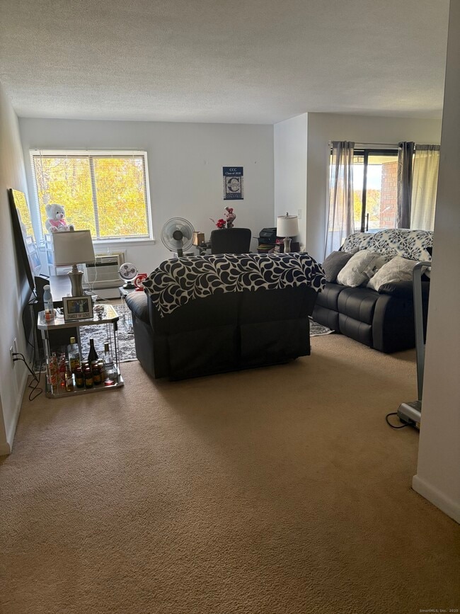 Foto del edificio - 962 High Path Rd