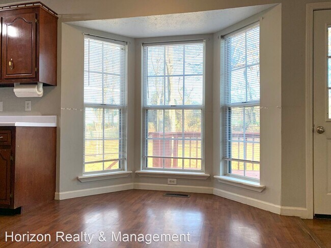 Building Photo - 3 br, 2 bath House - 149 Oak Tree Drive