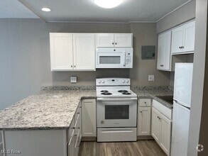 Building Photo - 13200 Fairhill Rd