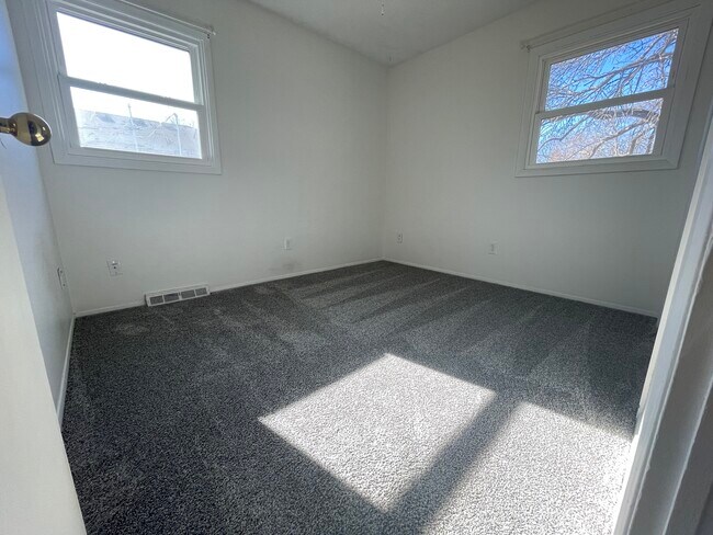Bedroom 2 w closet - 4006 55th St