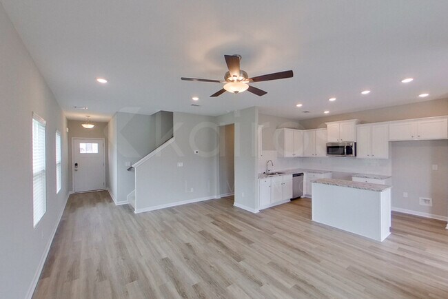 Building Photo - 496 Narrow Brg Ct