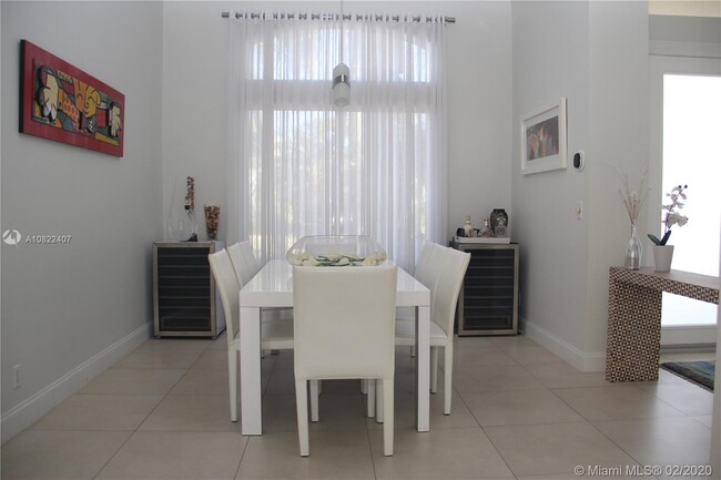 Building Photo - 10898 Bal Harbor Dr