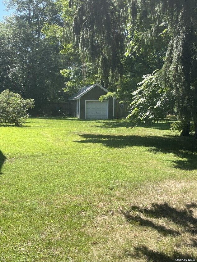 62 Wheeler Rd, Central Islip, NY 11722 House Rental in Central Islip