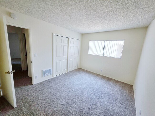 Foto del edificio - *OPEN HOUSE: 11/9 1:45-2:45PM* Remodeled 2...