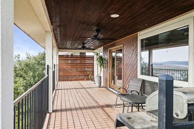 Foto del edificio - Rental Overlooking Lake Travis