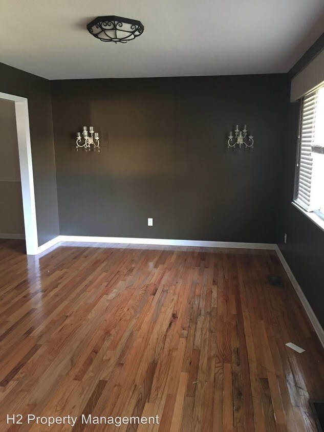 Primary Photo - 3037 Corrib Dr