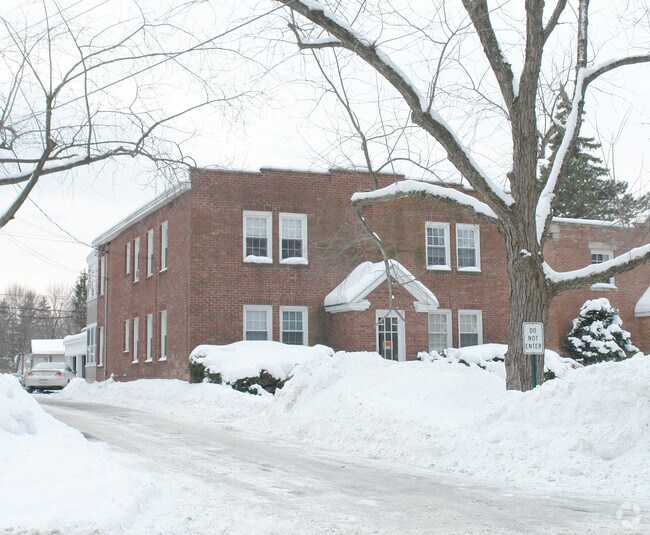Building Photo - 2220 Crescent Rd