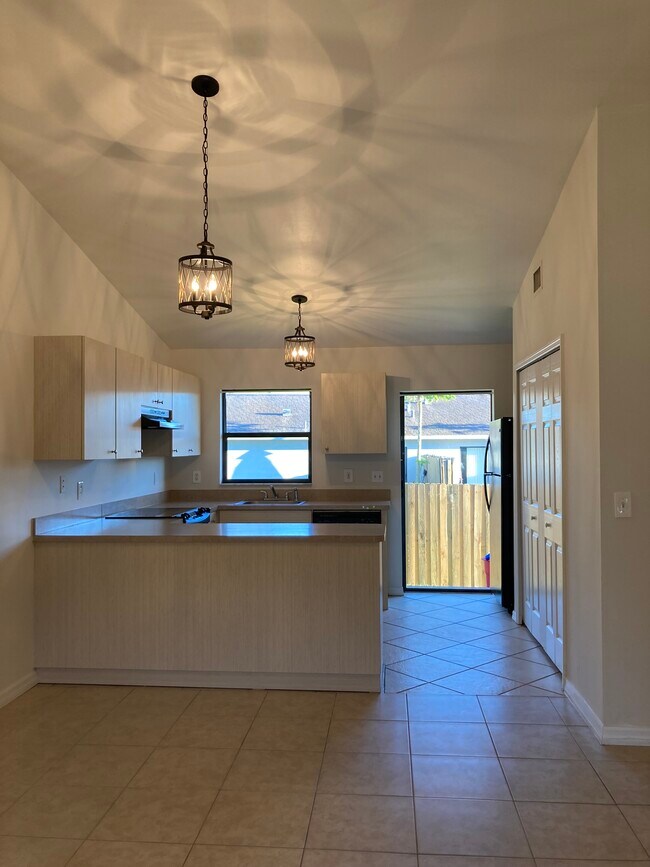 Foto del edificio - 18637 Holly Rd