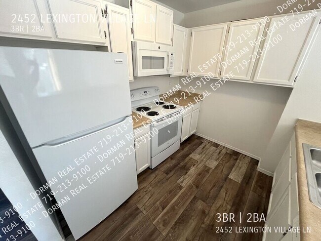 Foto del edificio - 2452 Lexington Village Ln