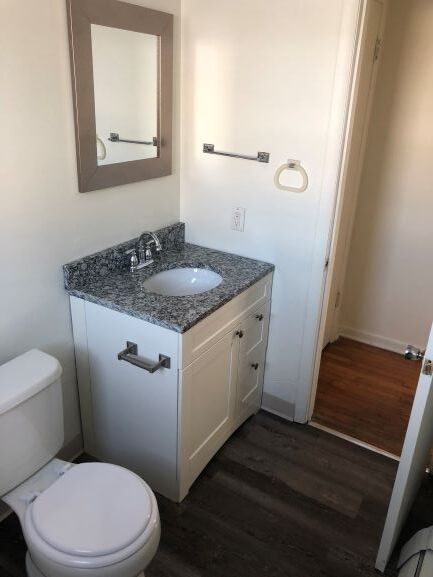 Bath - 367 NW Maple St
