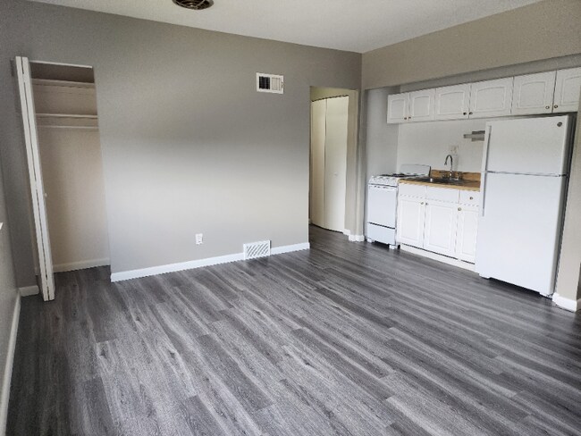 Foto del edificio - 4801 Madison Rd