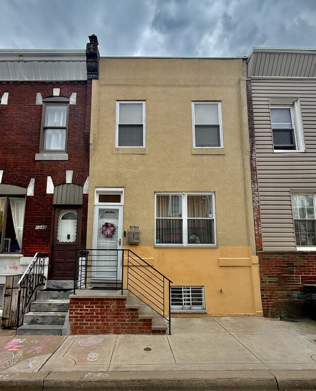 SPACIOUS & MODERN 3 BED/2 BA HOUSE w/ Central AC-HARDWOOD Flooring-WASHER/DRYER & Rear PATIO in G... - SPACIOUS & MODERN 3 BED/2 BA HOUSE w/ Central AC-HARDWOOD Flooring-WASHER/DRYER & Rear PATIO in G...