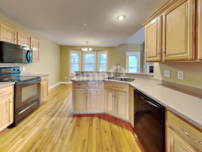 Foto del edificio - 10010 Langford Ct