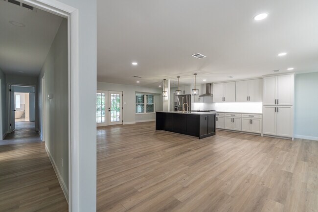 Foto del edificio - 1718 Cheryl Ln