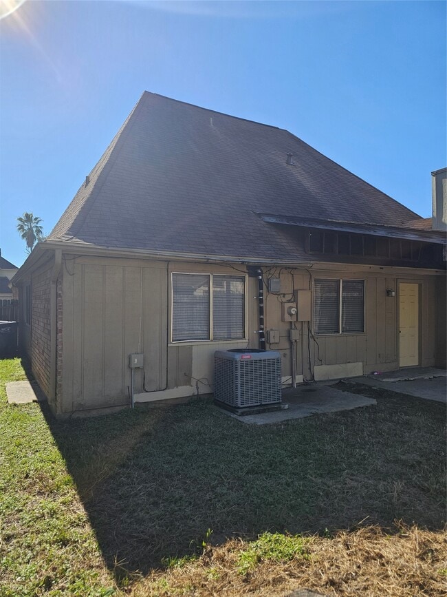 Building Photo - 1538 Ridgebriar Dr