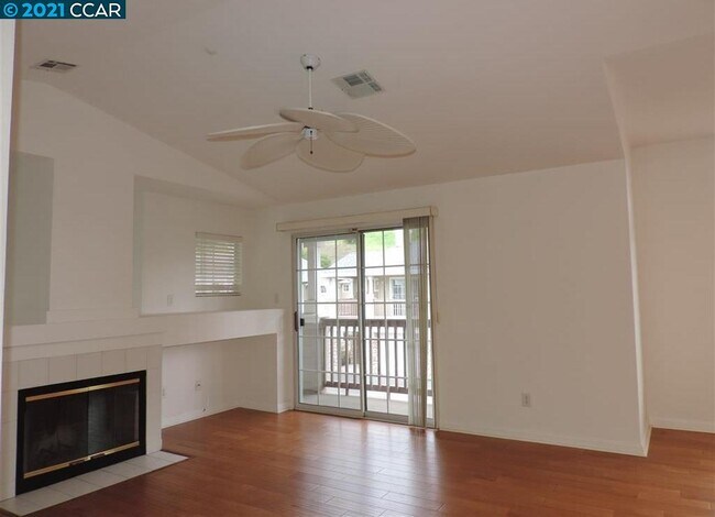 Building Photo - 801 Destiny Ln