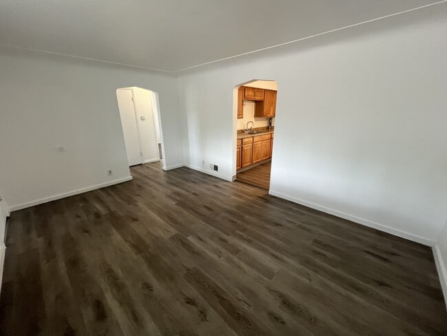 Building Photo - 904 Sheridan Blvd