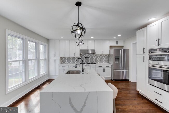 Foto del edificio - 8156 Buckspark Ln E