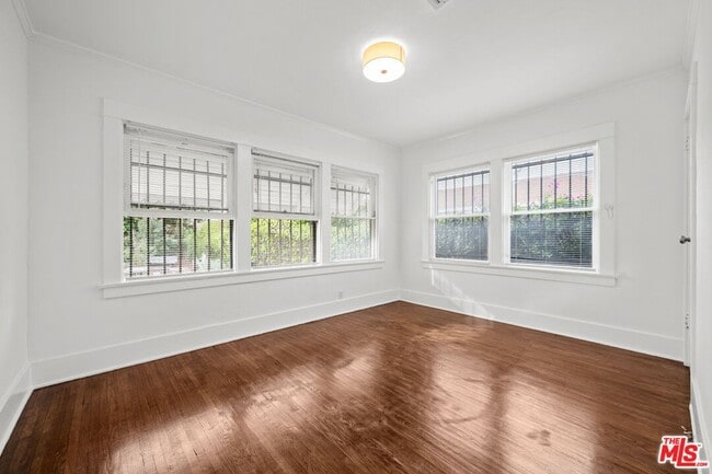 Building Photo - 5515 Ruthelen St