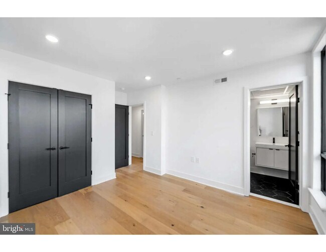 Photo - 1800 W Girard Ave Apartment