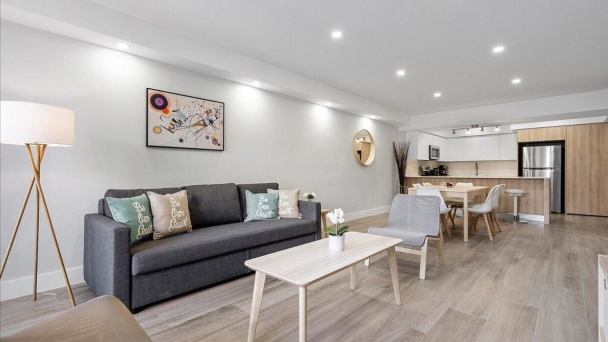 Foto principal - 19370 Collins Ave