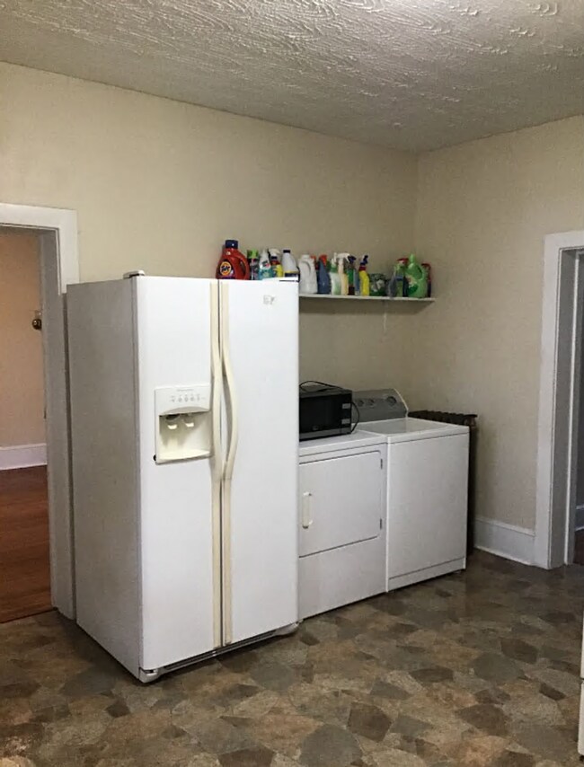 Foto del edificio - Perfect for college students, but great for others too!