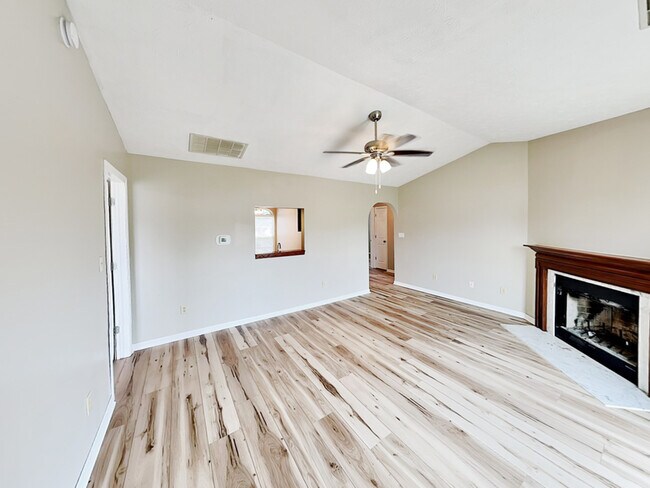 Building Photo - 1320 Mulberry Ct
