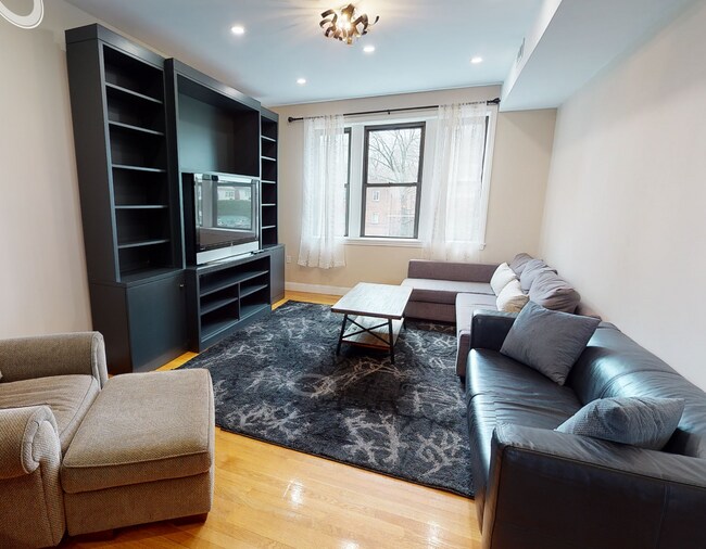 Building Photo - 2021 Commonwealth Ave