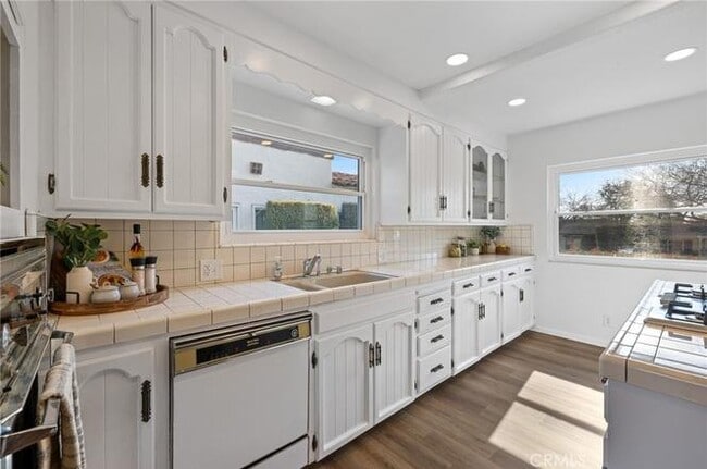 Building Photo - 2255 Loma Vista St