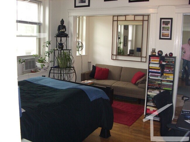 Foto del edificio - Spacious Brighton Studio for June! Easy ac...