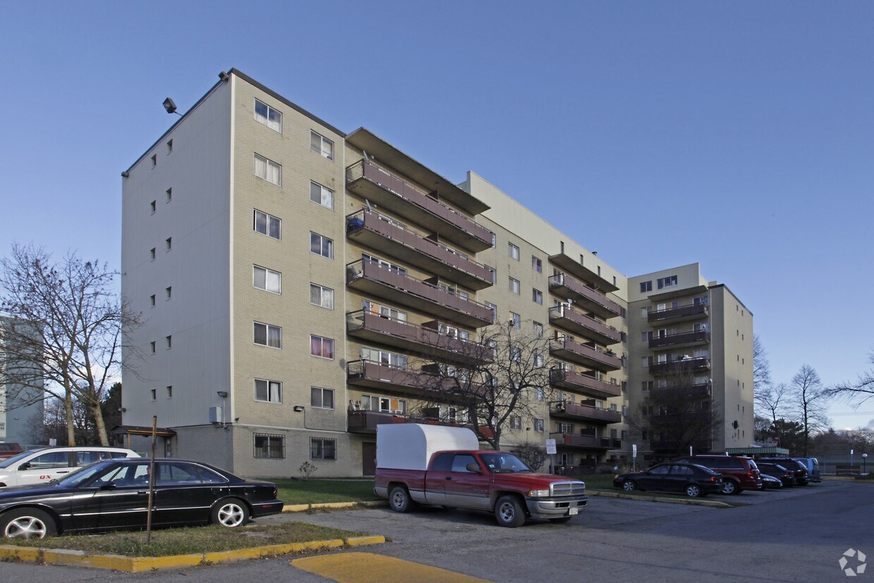 Photo du bâtiment - 285 N Service Rd