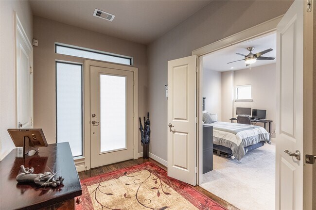 Foto del edificio - 5307 Petty St