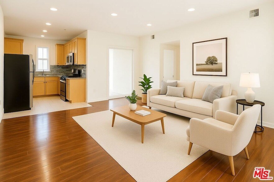 Foto principal - 12132 Hart St