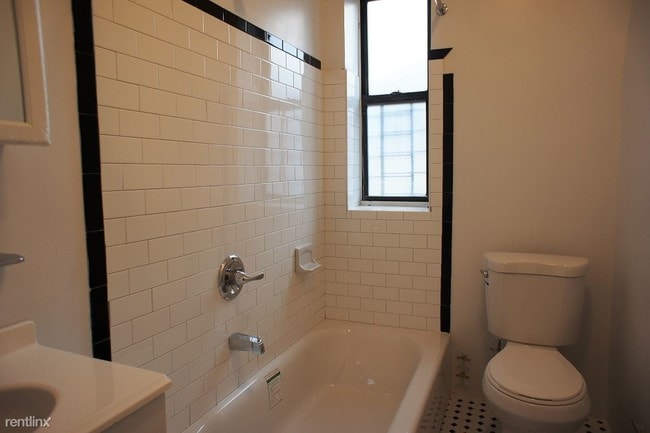 Building Photo - 1 br, 1 bath  - 2110 Bronx Park E