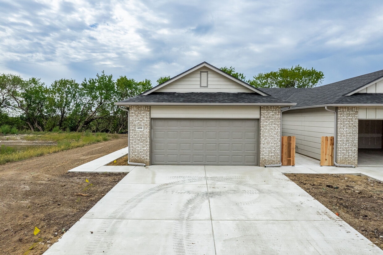 403 SE 14th St, Newton, KS 67114 Townhome Rentals in Newton KS