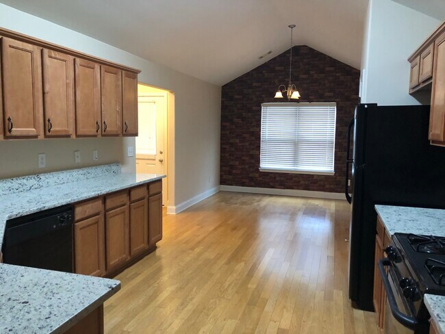 Building Photo - 372 Castle Top Ln