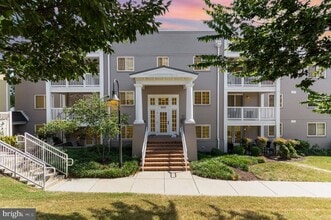 Building Photo - 4121 S Four Mile Run Dr