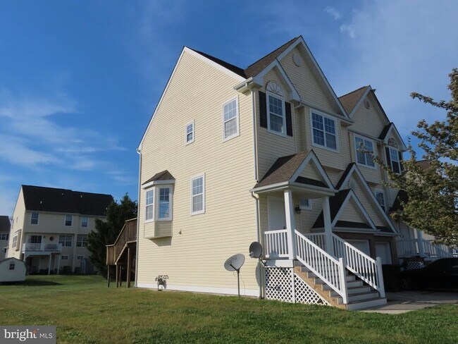 Building Photo - 104 E Sheldrake Cir