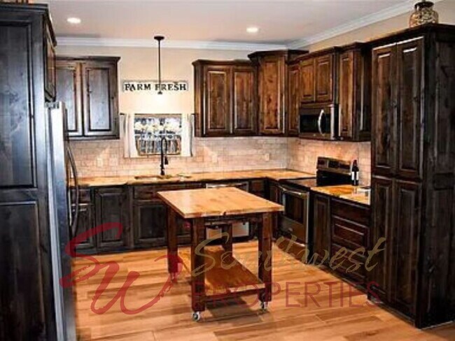 Foto del edificio - Charming 3-Bedroom Home Near Downtown & Hospital