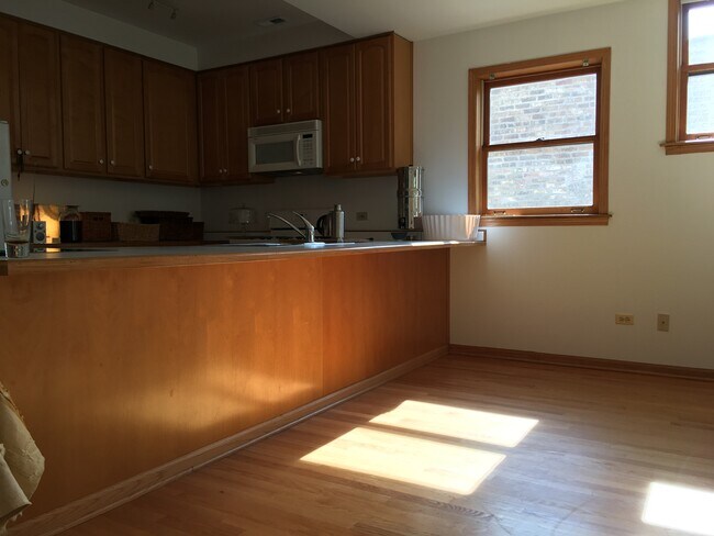 Foto del edificio - 839 W Ainslie St