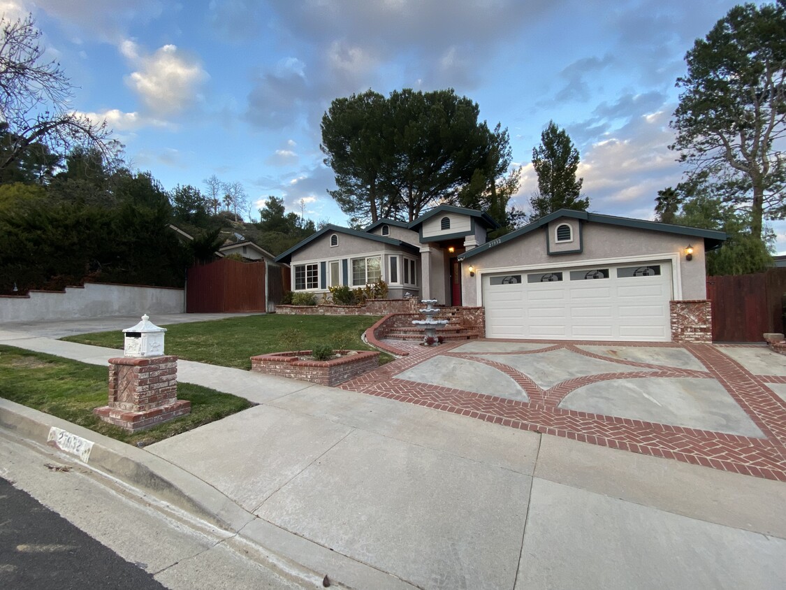 Primary Photo - 27932 Calypso Ln