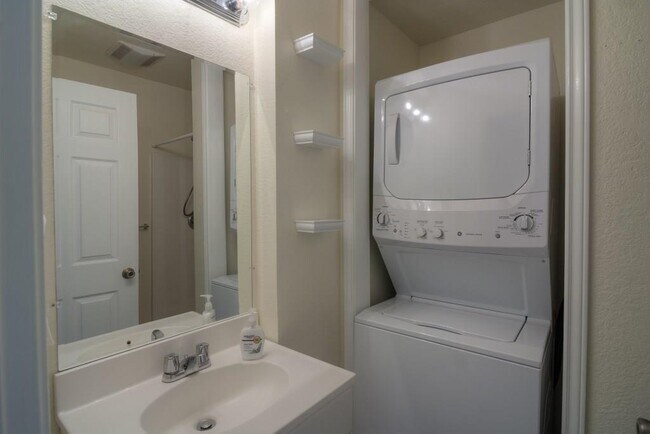 Foto del edificio - 1615 Westmoor Dr