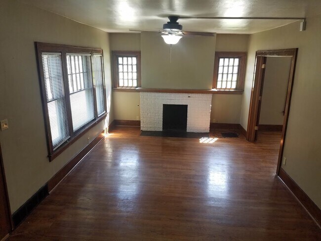 Building Photo - 629 Iowa Ave