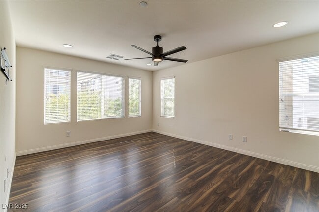 Foto del edificio - 1349 Jewelstone Cir