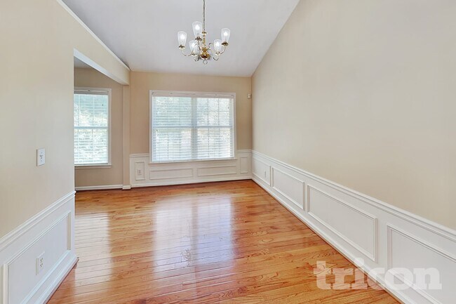 Foto del edificio - 3702 Heyford Ct