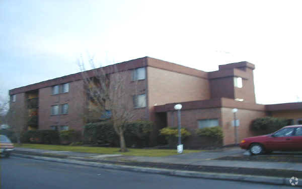 Foto del edificio - Rainier View Apartments