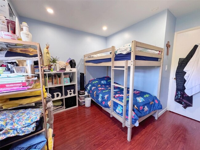 Building Photo - 47 1st St Ext